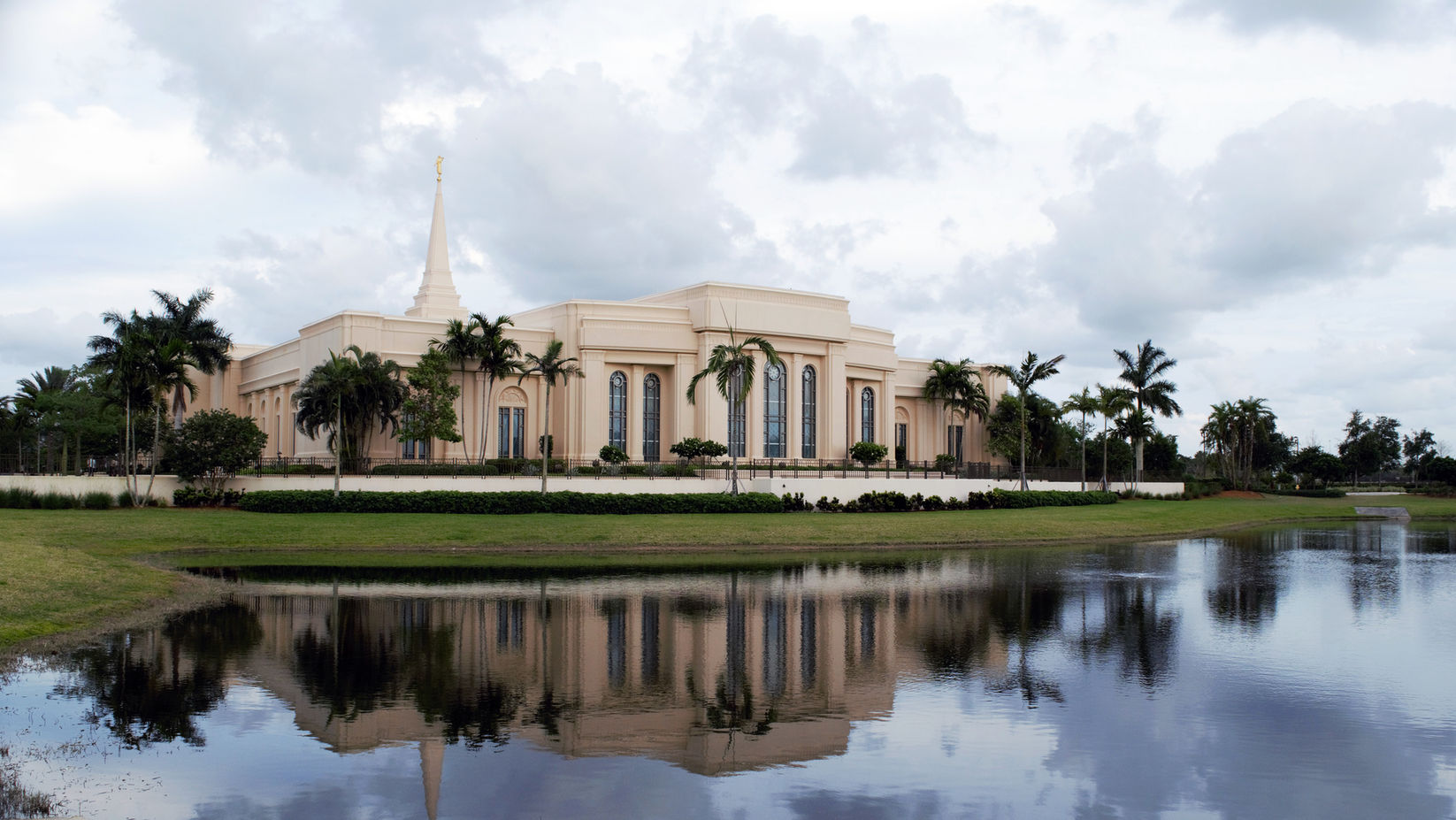 Fort Lauderdale LDS Temple exterior 2